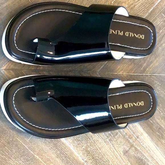 Sandals - Picture 1 of 2